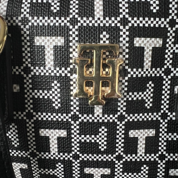 Tommy Hilfiger Signature Handbag/Crossbody - Picture 10 of 11